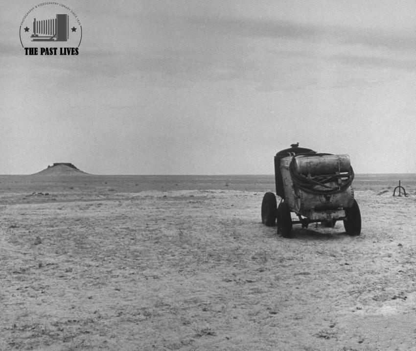 1945 Kuwait | A view showing an oil field