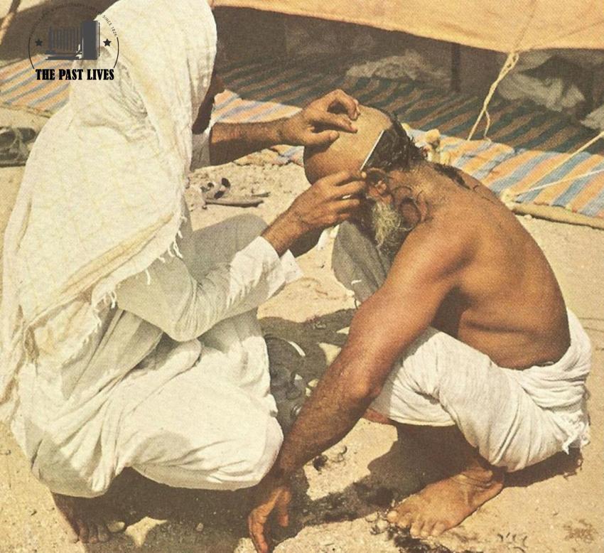 Shaving after the first stoning of the Jamarat al-Aqaba , 1953