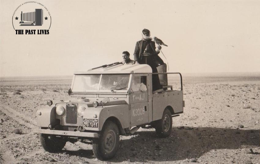 1960 kuwait | Houbara bustard hunting trip in a Land Rover