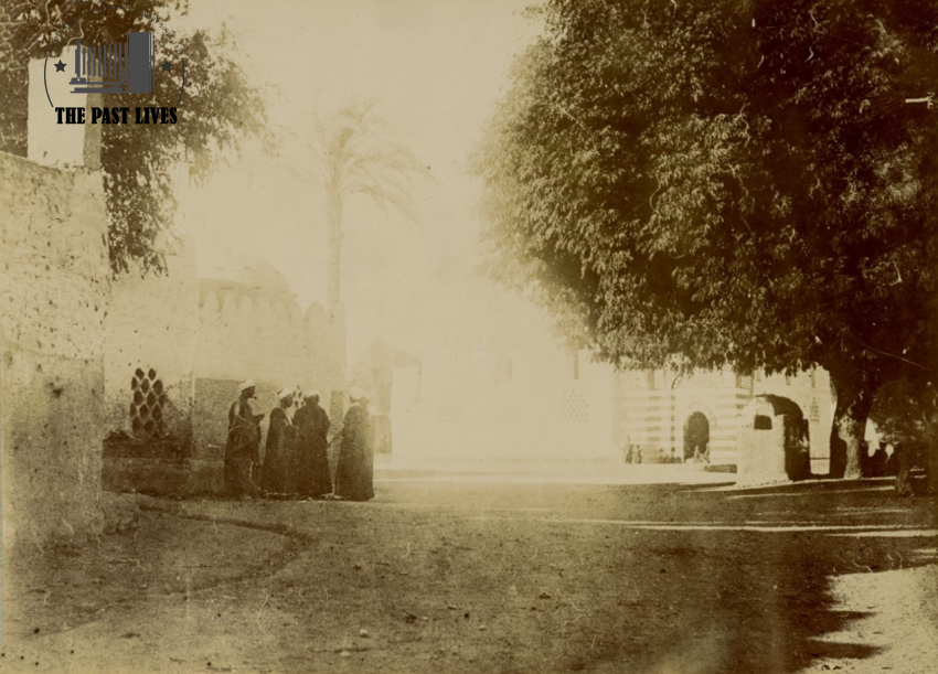 Egypt, in front of a mosque in Qena, 1914