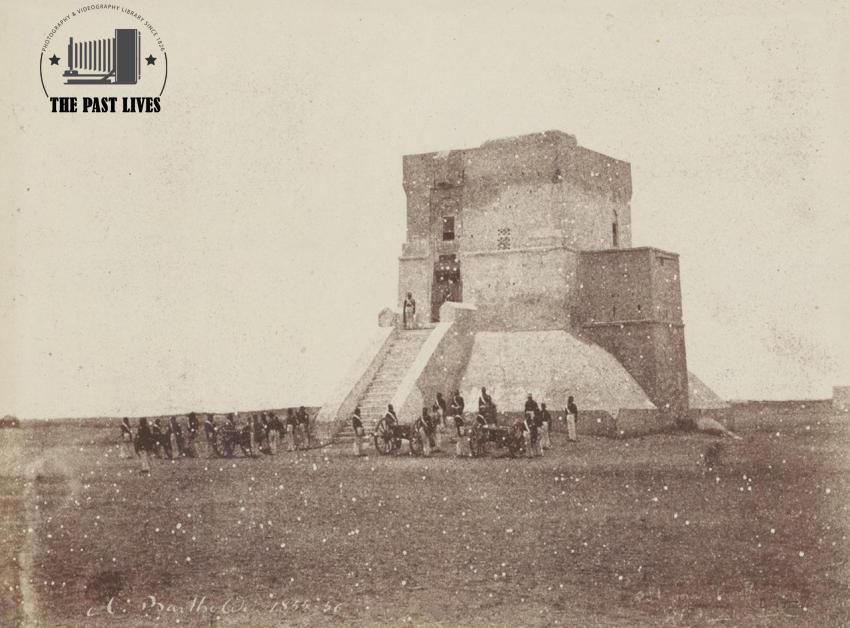Yemen, British soldiers near a building in Al Hudaydah, 1855