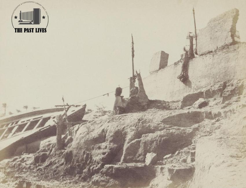 Egypt, Luxor,  Esna ,  Bords du Nil, chadoufs 1856