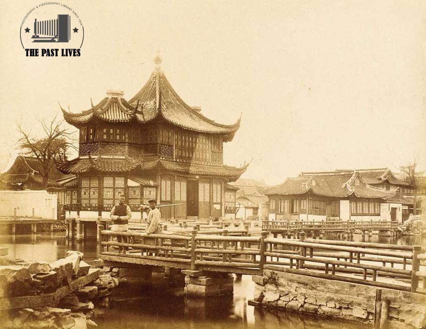 Italy , footbridges and elaborate commercial In 1860