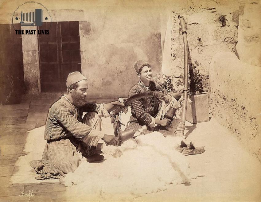 Two Egyptian Craftsmen munjid – Egypt – 1870 – by Félix Bonfils