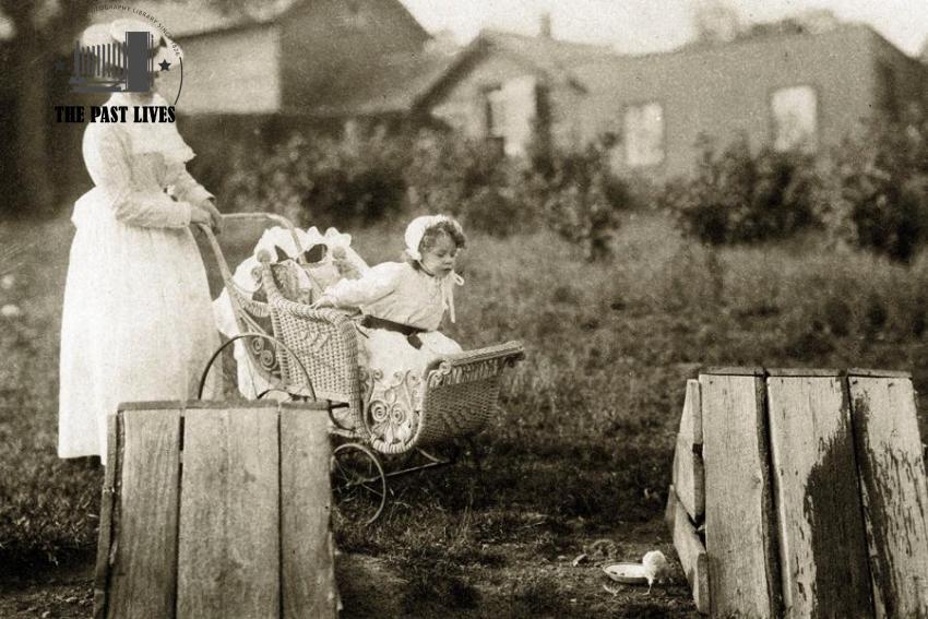 1902 Alfred Stieglitz , Photographic Journal of a Baby