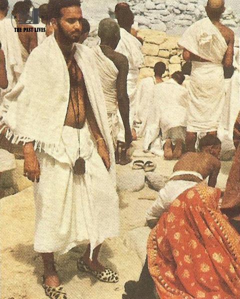 Pilgrims arrive in Mina to stone the Jamarat, 1953